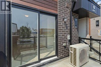 10 Liben Wy in Toronto, ON - Building Photo - Building Photo