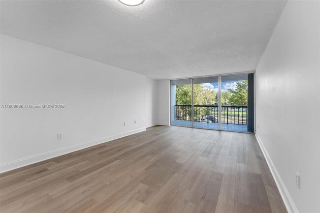10825 SW 112th Ave in Miami, FL - Building Photo - Building Photo