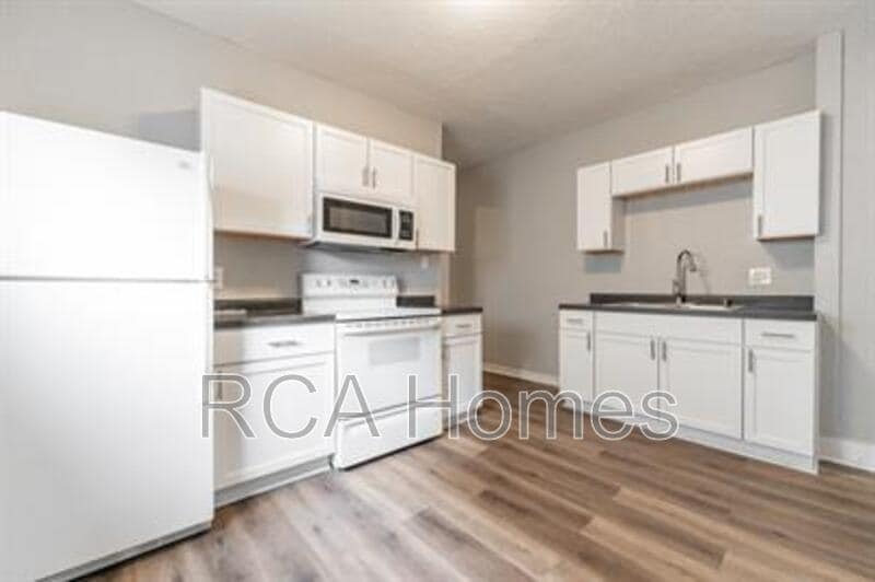 2425 N Kenwood Ave in Indianapolis, IN - Building Photo