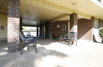 Chateau Cleary Apartments in Metairie, LA - Foto de edificio - Building Photo