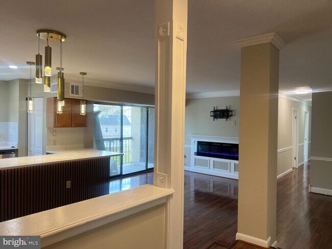 15708 Dorset Rd-Unit -303 in Laurel, MD - Foto de edificio - Building Photo