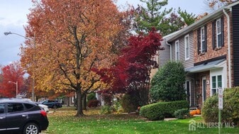 295 Constitution Cir in North Brunswick, NJ - Building Photo