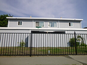 2211 S Fairview St in Santa Ana, CA - Building Photo - Building Photo