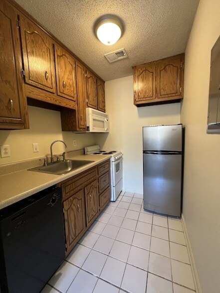 132 Ballygar St, Unit J in Clarksville, TN - Building Photo - Building Photo