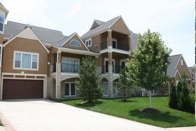 Mansions at Canyon Creek in Lenexa, KS - Building Photo - Building Photo