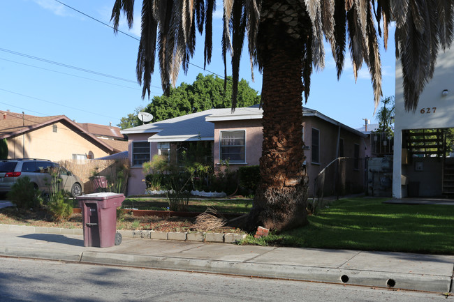 621 E Windsor Rd in Glendale, CA - Foto de edificio - Building Photo