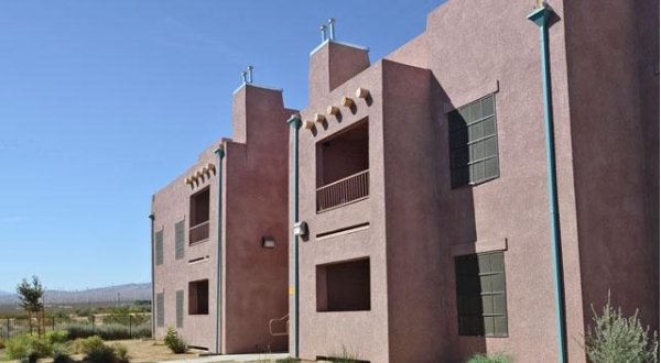 Park Palace II in Mojave, CA - Building Photo