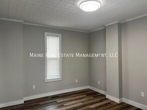 318 Essex St in Bangor, ME - Building Photo - Building Photo