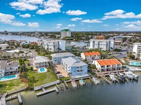 22 Moreno Point Rd in Destin, FL - Building Photo