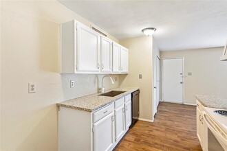 4911 Court Rd in Houston, TX - Building Photo - Building Photo