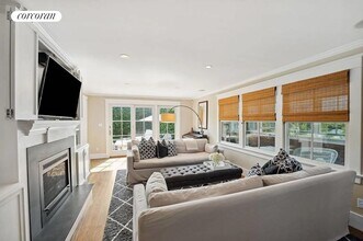 205 B Windmill Ln in Southampton, NY - Foto de edificio - Building Photo