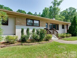 3921 Sheffield Dr in Charlotte, NC - Building Photo - Building Photo