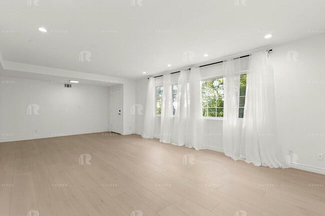 3388 Coy Dr in Los Angeles, CA - Building Photo - Building Photo
