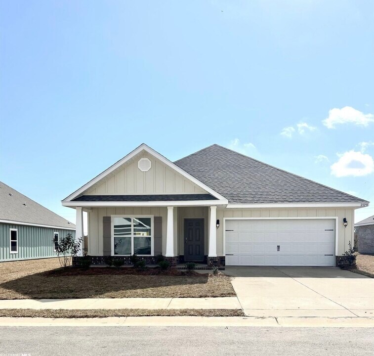 23298 Lieutenant Ave in Foley, AL - Foto de edificio