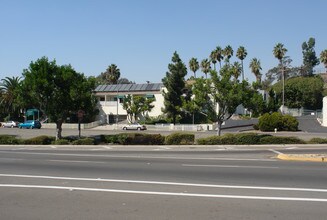 University Gardens in San Diego, CA - Foto de edificio - Building Photo
