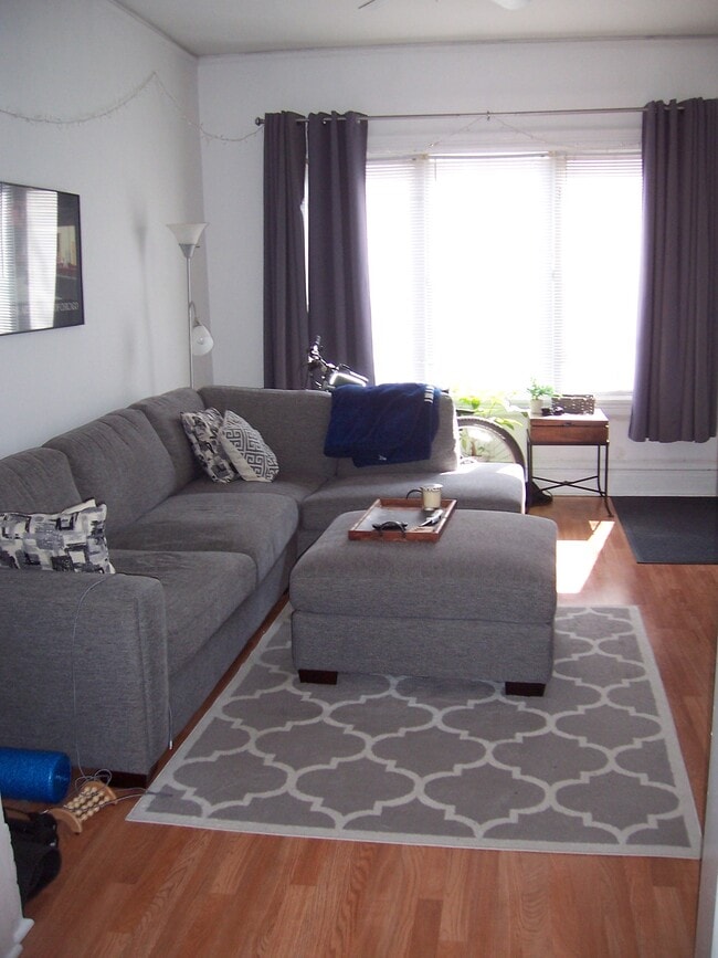 1648 W Barry Ave, Unit 1 in Chicago, IL - Foto de edificio - Building Photo