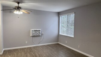 7044 Hawthorn Ave in Los Angeles, CA - Building Photo