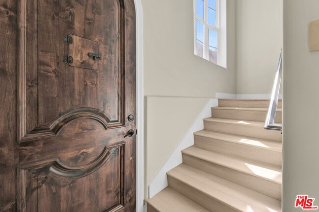 3833 Huron Ave in Culver City, CA - Building Photo - Building Photo