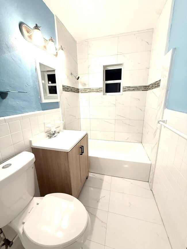 209 NW 10th St, Unit 2