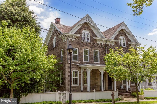property at 8A Bridge St