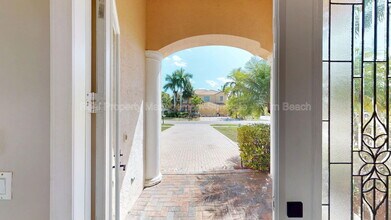 155 Bella Vista Way in Royal Palm Beach, FL - Building Photo - Building Photo