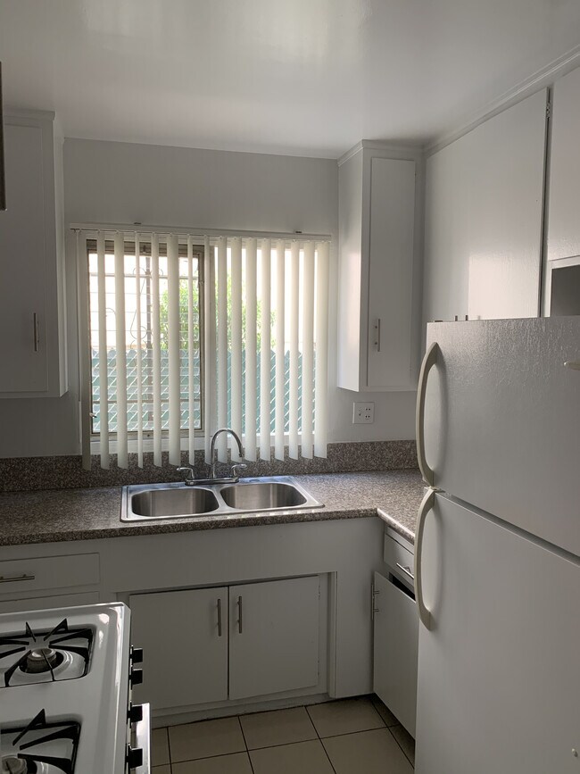 944 N Sierra Bonita Ave Apartments and Nearby West Hollywood Apartments For Rent West