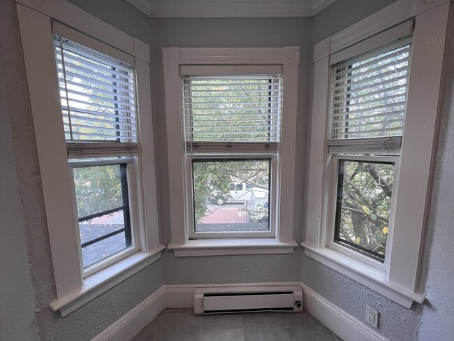2512 Massachusetts Ave-Unit -2A in Cambridge, MA - Building Photo - Building Photo