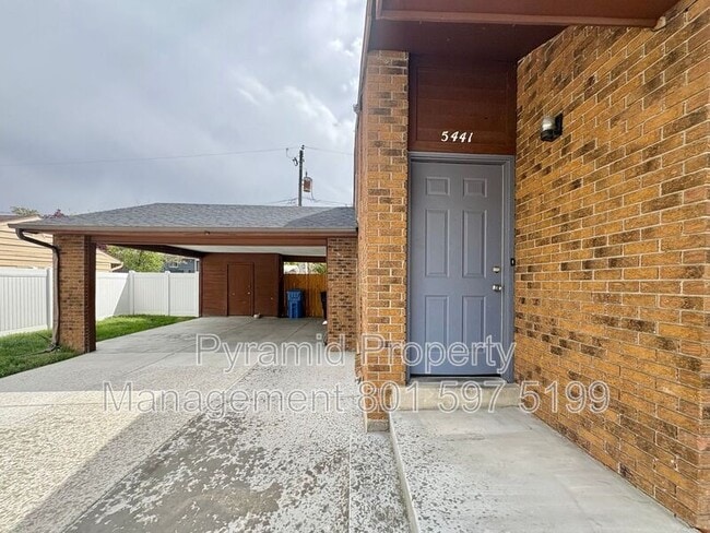 5441 S 1300 E in Salt Lake City, UT - Foto de edificio - Building Photo