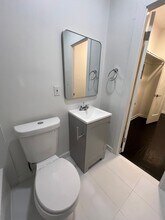 127 N Edgemont St in Los Angeles, CA - Foto de edificio - Building Photo