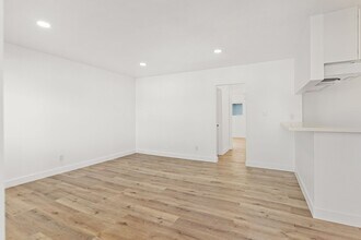 927 Daisy Ave, Unit 07 in Long Beach, CA - Building Photo - Building Photo