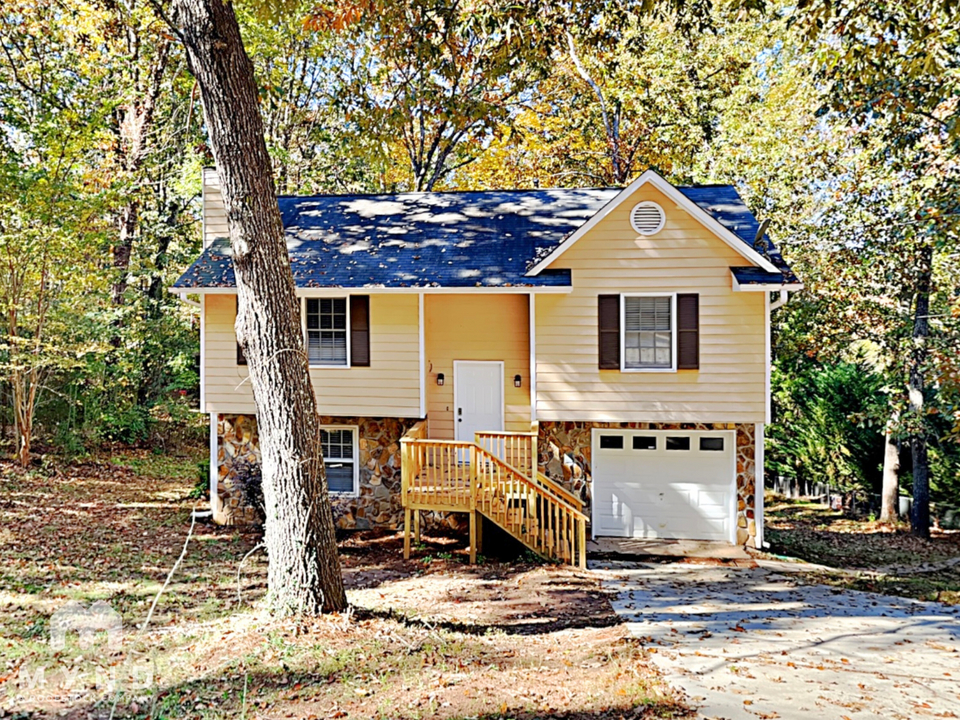 105 Stephens Ave in Stockbridge, GA - Building Photo