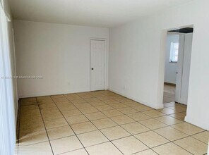 8275 NE Miami Ct in Miami, FL - Building Photo - Building Photo