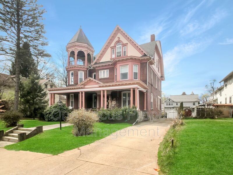 727 Hepburn St in Williamsport, PA - Foto de edificio