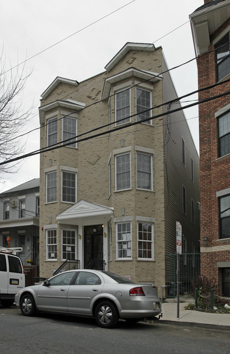 37 Van Reypen St in Jersey City, NJ - Building Photo