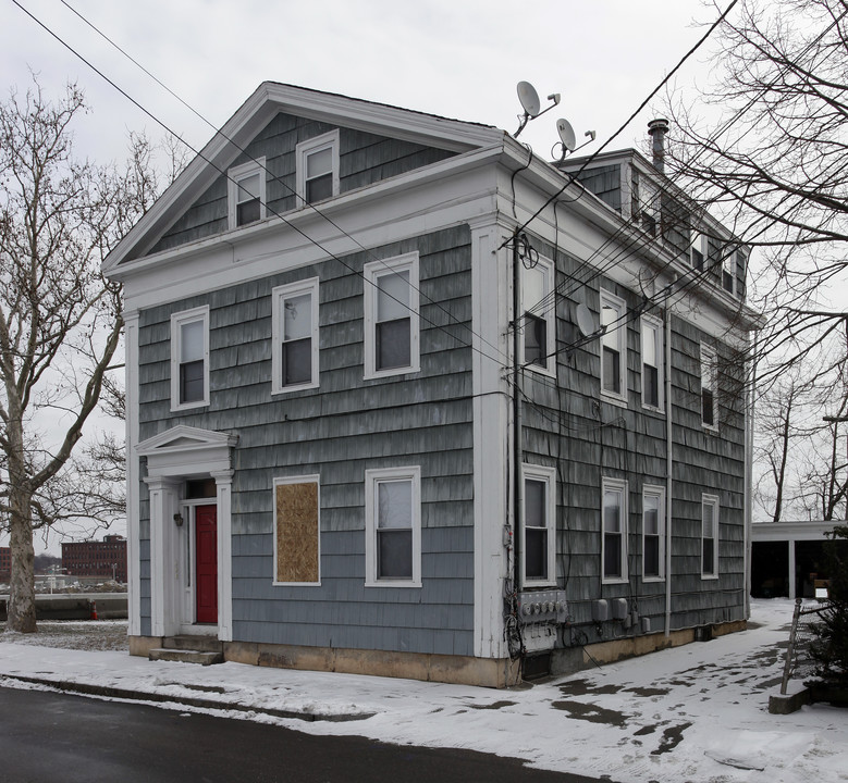 350 Pine St in Providence, RI - Building Photo