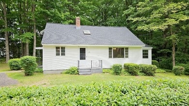 375 Main St in Deep River, CT - Building Photo - Building Photo