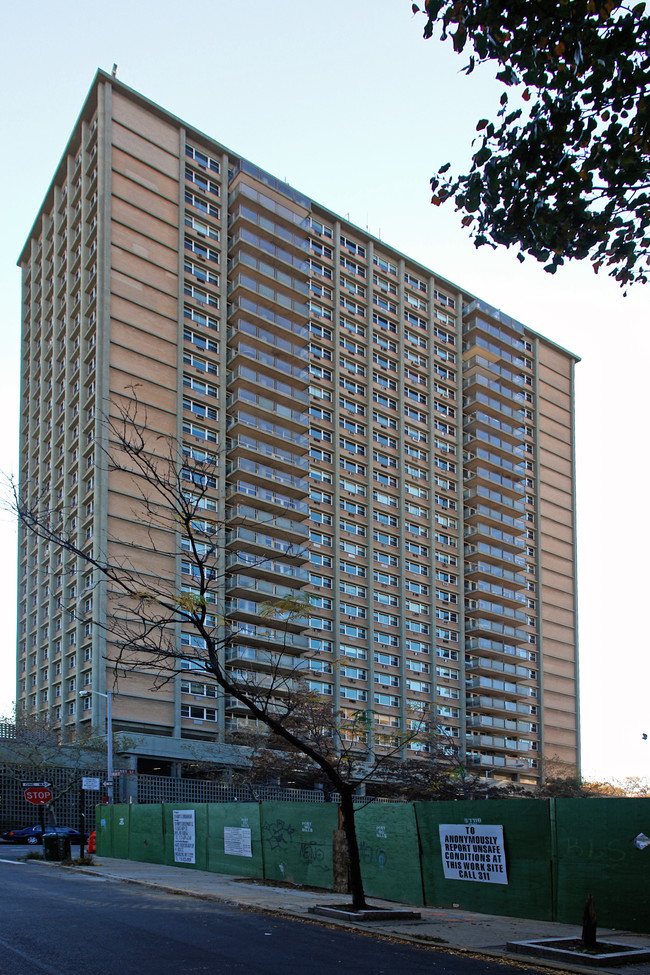 Cadman Plaza North in Brooklyn, NY - Foto de edificio - Building Photo