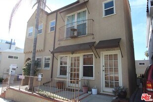 6656 Vista Del Mar in Los Angeles, CA - Building Photo