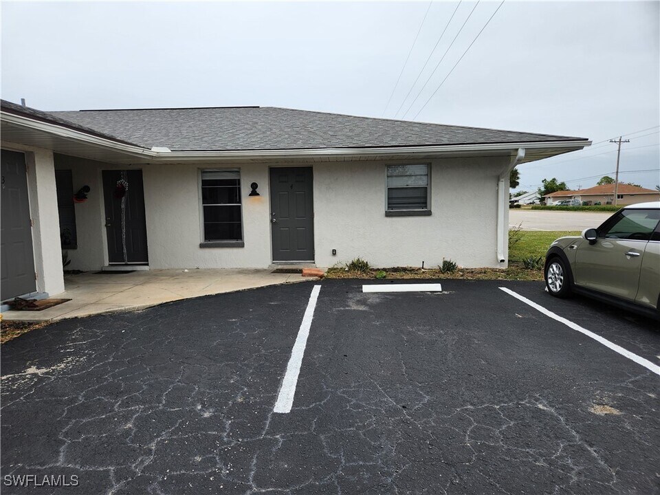 1904 Santa Barbara Blvd in Cape Coral, FL - Building Photo