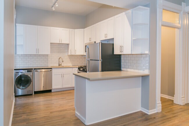 46 E Chicago Ave-Unit -3W in Chicago, IL - Building Photo - Building Photo