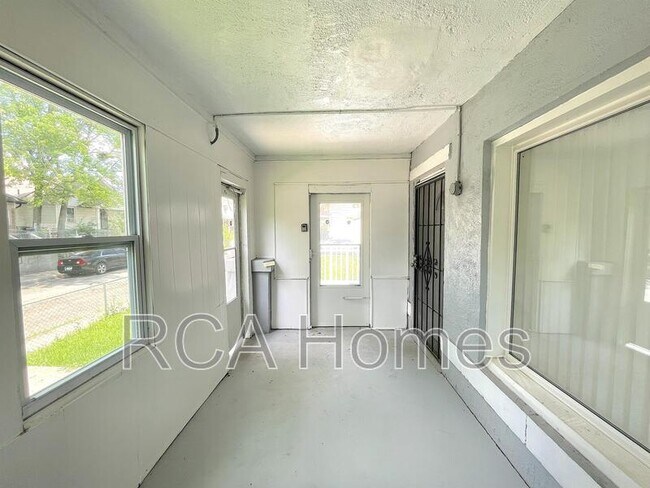 433 N Bradley Ave in Indianapolis, IN - Building Photo - Building Photo