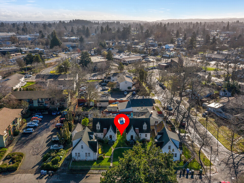 1900 Laurel Ave NE in Salem, OR - Building Photo