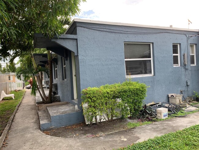 1245 NE 110th Terrace in Miami, FL - Building Photo - Building Photo