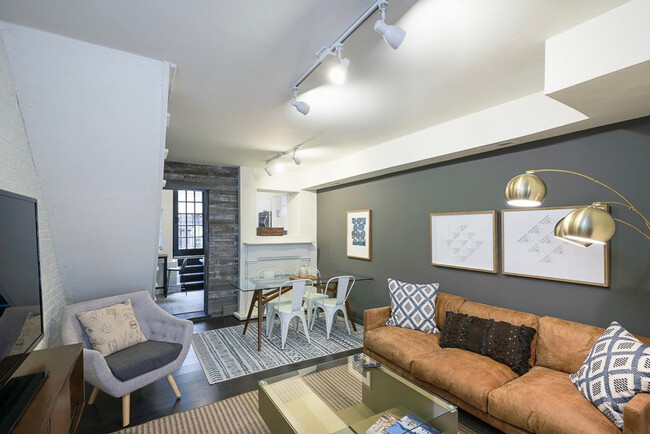 1456 Church St NW-Unit -ID8916P in Washington, DC - Foto de edificio - Building Photo