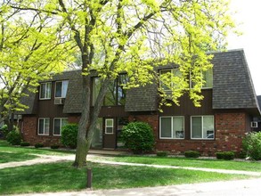 Heritage Square Apartments in Stevens Point, WI - Building Photo - Building Photo