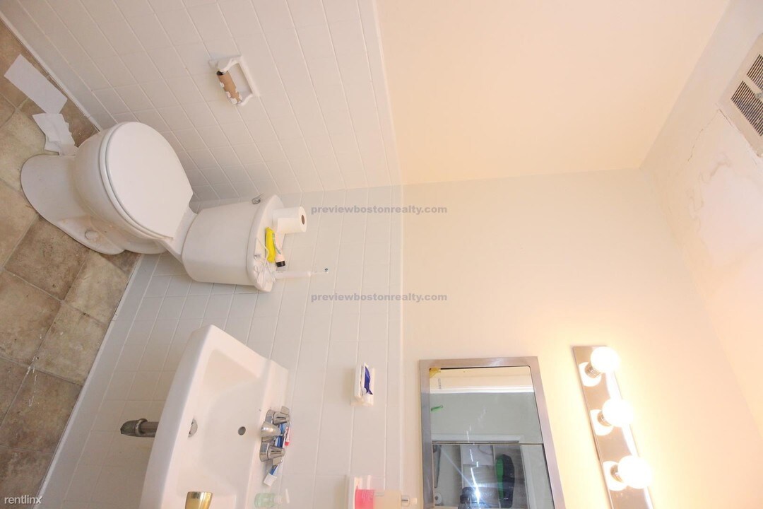 1133 Commonwealth Avenue-Unit -#4j in Boston, MA - Building Photo