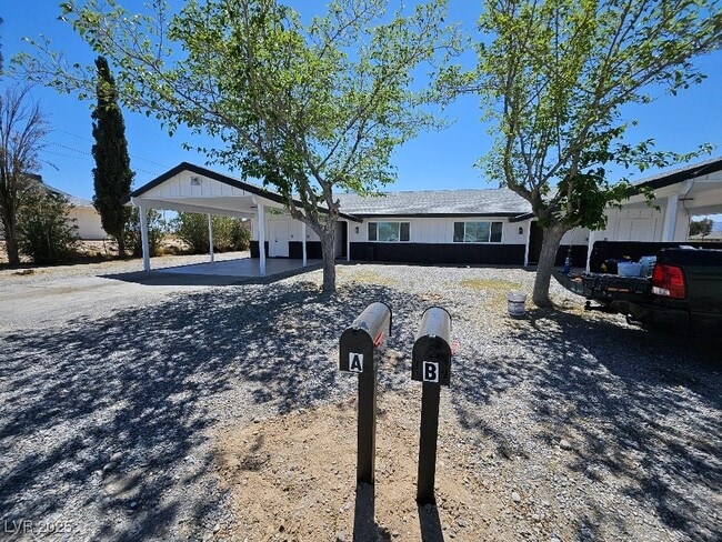 property at 1083 E Calvada Blvd
