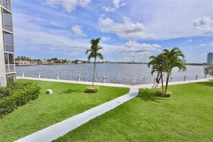 3020 Marcos Dr in Aventura, FL - Building Photo