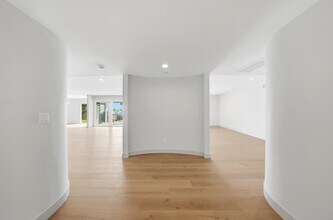 5527 Burning Tree Dr in La Cañada Flintridge, CA - Building Photo - Building Photo