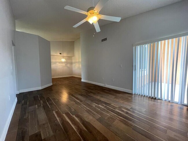 6992 SW 39th St in Davie, FL - Building Photo - Building Photo